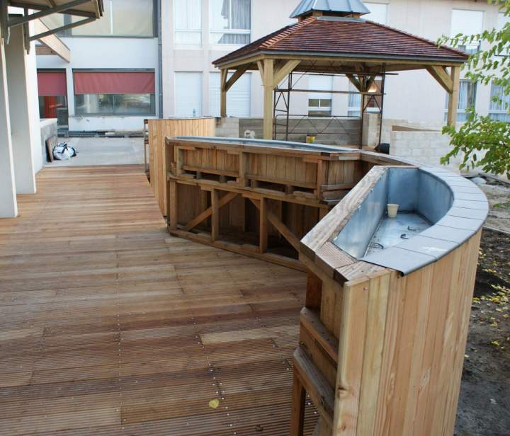 Aménagement extérieur en bois : carport, terrasse, clôture